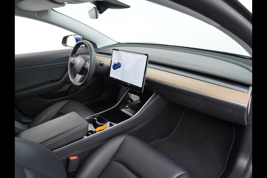 Tesla Model 3 SR+60kWh 325PK FSD-Voorbereid AutoPilot Lmv 18" Leder Pano.Dak Adaptive-Cruise Camera's Elektr.-Stuur+Stoelen+Spiegels+Geheugen+ Ecc Navigatiesysteem full map LED-a+v Comfortstoelen ACC DAB Voorverwarmen interieur via App Keyless via Telefoonsleutel One-Pedal-Drive Orig. nlse auto tot 11kw laden thuis ! Garantie Accu tot 23-09-2027/Max 160.000km 1.584kg licht!