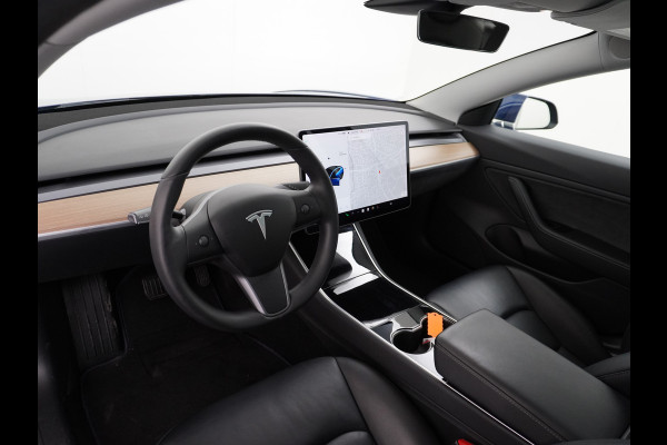 Tesla Model 3 SR+60kWh 325PK FSD-Voorbereid AutoPilot Lmv 18" Leder Pano.Dak Adaptive-Cruise Camera's Elektr.-Stuur+Stoelen+Spiegels+Geheugen+ Ecc Navigatiesysteem full map LED-a+v Comfortstoelen ACC DAB Voorverwarmen interieur via App Keyless via Telefoonsleutel One-Pedal-Drive Orig. nlse auto tot 11kw laden thuis ! Garantie Accu tot 23-09-2027/Max 160.000km 1.584kg licht!