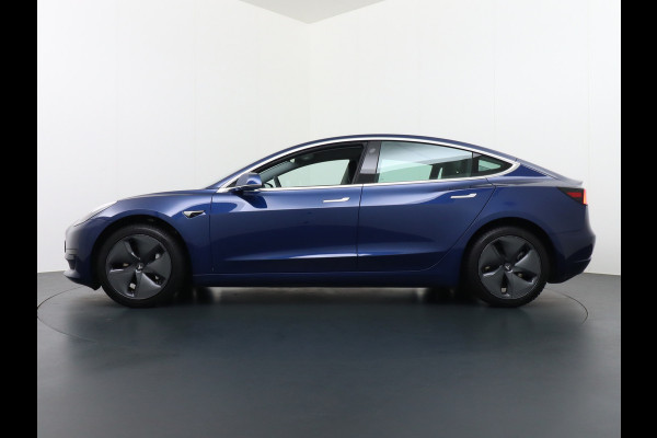 Tesla Model 3 SR+60kWh 325PK FSD-Voorbereid AutoPilot Lmv 18" Leder Pano.Dak Adaptive-Cruise Camera's Elektr.-Stuur+Stoelen+Spiegels+Geheugen+ Ecc Navigatiesysteem full map LED-a+v Comfortstoelen ACC DAB Voorverwarmen interieur via App Keyless via Telefoonsleutel One-Pedal-Drive Orig. nlse auto tot 11kw laden thuis ! Garantie Accu tot 23-09-2027/Max 160.000km 1.584kg licht!