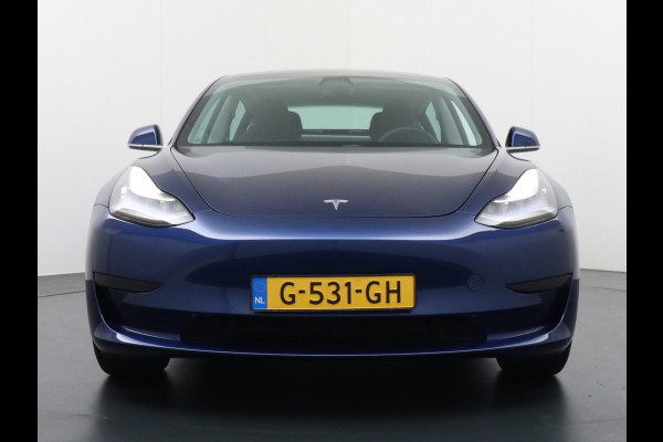 Tesla Model 3 SR+60kWh 325PK FSD-Voorbereid AutoPilot Lmv 18" Leder Pano.Dak Adaptive-Cruise Camera's Elektr.-Stuur+Stoelen+Spiegels+Geheugen+ Ecc Navigatiesysteem full map LED-a+v Comfortstoelen ACC DAB Voorverwarmen interieur via App Keyless via Telefoonsleutel One-Pedal-Drive Orig. nlse auto tot 11kw laden thuis ! Garantie Accu tot 23-09-2027/Max 160.000km 1.584kg licht!