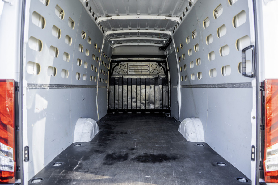 Iveco Daily 35S14V 2.3 L4H2 | Automaat | Euro 6 | Cruise | Climate | 3500 KG Trekgewicht | Trekhaak
