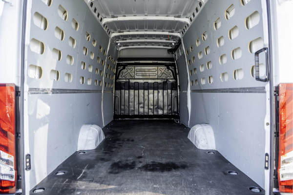 Iveco Daily 35S14V 2.3 L4H2 | Automaat | Euro 6 | Cruise | Climate | 3500 KG Trekgewicht | Trekhaak