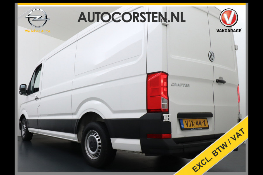 Volkswagen Crafter 35 2.0 TDI L3H2 Highline 3-Persoons Trekhaak Navi Cruise Control DAB+ Camera Licht-Regensensor Pdc Voorruitverwarming Betonplexvloer Schuifdeur 1e Eigenaar, 2.500KG Trekgewicht, Euro 6