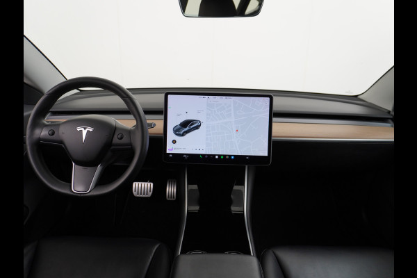 Tesla Model 3 Performance 513pk  0-100kmh in 3,4 sec! Lmv 20" FSD-3 computer AutoPilot Carbon-Spoiler Premium-HiFi Pano.dak Camera Leer Adapti Navi full map LED-a+v Comfortstoelen ACC DAB Voorverwarmen interieur via App Keyless via Telefoonsleutel One-Pedal-Drive 4WD Rode Remklauwen Carbon-Spoiler Premium Audio Veel grip door 4WD vierwielaandrijving.  Origineel Nederlandse auto! Nieuwprijs €65.680 Accu garantie tot 27-12-2027