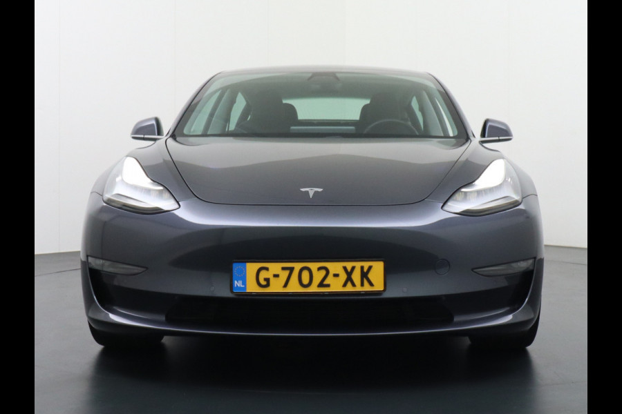 Tesla Model 3 Performance 513pk  0-100kmh in 3,4 sec! Lmv 20" FSD-3 computer AutoPilot Carbon-Spoiler Premium-HiFi Pano.dak Camera Leer Adapti Navi full map LED-a+v Comfortstoelen ACC DAB Voorverwarmen interieur via App Keyless via Telefoonsleutel One-Pedal-Drive 4WD Rode Remklauwen Carbon-Spoiler Premium Audio Veel grip door 4WD vierwielaandrijving.  Origineel Nederlandse auto! Nieuwprijs €65.680 Accu garantie tot 27-12-2027