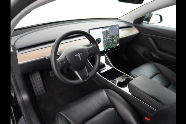 Tesla Model 3 SR+60kWh 325PK 18" AutoPilot 2.5 Leder PanoDak Adaptive Cruise Camera's Elektr.-Stuur+Stoelen+Spiegels+Geheugen+Easy-Entry+Verwa Ecc Navigatiesysteem LED-a+v Comfortstoelen ACC DAB Voorverwarmen interieur via App Keyless via Telefoonsleutel One-Pedal-Drive Orig. nlse auto tot 11kw laden thuis ! Garantie Accu en motor tot  05-11-2027 max 160.000km