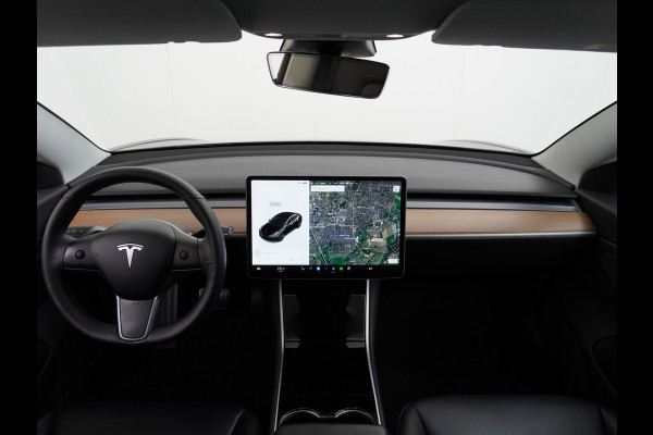 Tesla Model 3 SR+60kWh 325PK 18" AutoPilot 2.5 Leder PanoDak Adaptive Cruise Camera's Elektr.-Stuur+Stoelen+Spiegels+Geheugen+Easy-Entry+Verwa Ecc Navigatiesysteem LED-a+v Comfortstoelen ACC DAB Voorverwarmen interieur via App Keyless via Telefoonsleutel One-Pedal-Drive Orig. nlse auto tot 11kw laden thuis ! Garantie Accu en motor tot  05-11-2027 max 160.000km