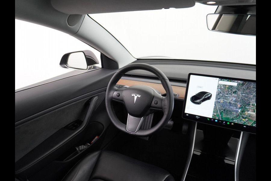 Tesla Model 3 SR+60kWh 325PK 18" AutoPilot 2.5 Leder PanoDak Adaptive Cruise Camera's Elektr.-Stuur+Stoelen+Spiegels+Geheugen+Easy-Entry+Verwa Ecc Navigatiesysteem LED-a+v Comfortstoelen ACC DAB Voorverwarmen interieur via App Keyless via Telefoonsleutel One-Pedal-Drive Orig. nlse auto tot 11kw laden thuis ! Garantie Accu en motor tot  05-11-2027 max 160.000km