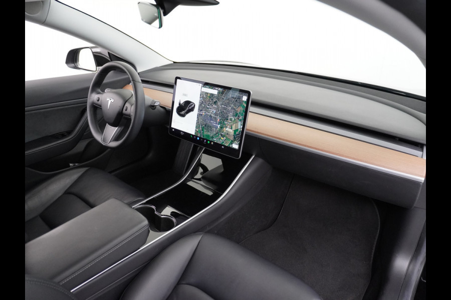 Tesla Model 3 SR+60kWh 325PK 18" AutoPilot 2.5 Leder PanoDak Adaptive Cruise Camera's Elektr.-Stuur+Stoelen+Spiegels+Geheugen+Easy-Entry+Verwa Ecc Navigatiesysteem LED-a+v Comfortstoelen ACC DAB Voorverwarmen interieur via App Keyless via Telefoonsleutel One-Pedal-Drive Orig. nlse auto tot 11kw laden thuis ! Garantie Accu en motor tot  05-11-2027 max 160.000km