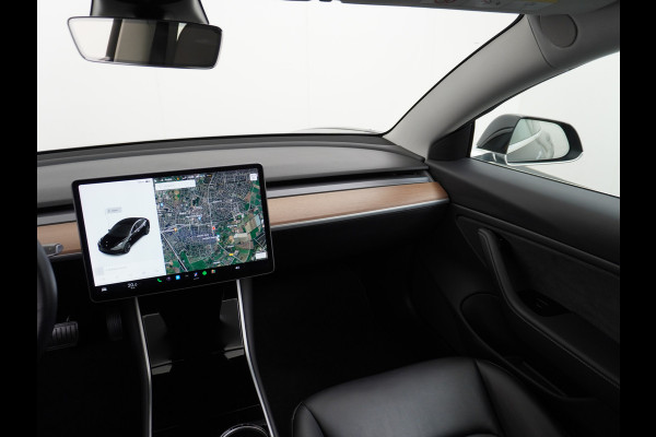 Tesla Model 3 SR+60kWh 325PK 18" AutoPilot 2.5 Leder PanoDak Adaptive Cruise Camera's Elektr.-Stuur+Stoelen+Spiegels+Geheugen+Easy-Entry+Verwa Ecc Navigatiesysteem LED-a+v Comfortstoelen ACC DAB Voorverwarmen interieur via App Keyless via Telefoonsleutel One-Pedal-Drive Orig. nlse auto tot 11kw laden thuis ! Garantie Accu en motor tot  05-11-2027 max 160.000km