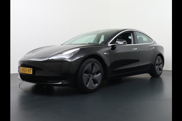 Tesla Model 3 SR+60kWh 325PK 18" AutoPilot 2.5 Leder PanoDak Adaptive Cruise Camera's Elektr.-Stuur+Stoelen+Spiegels+Geheugen+Easy-Entry+Verwa Ecc Navigatiesysteem LED-a+v Comfortstoelen ACC DAB Voorverwarmen interieur via App Keyless via Telefoonsleutel One-Pedal-Drive Orig. nlse auto tot 11kw laden thuis ! Garantie Accu en motor tot  05-11-2027 max 160.000km