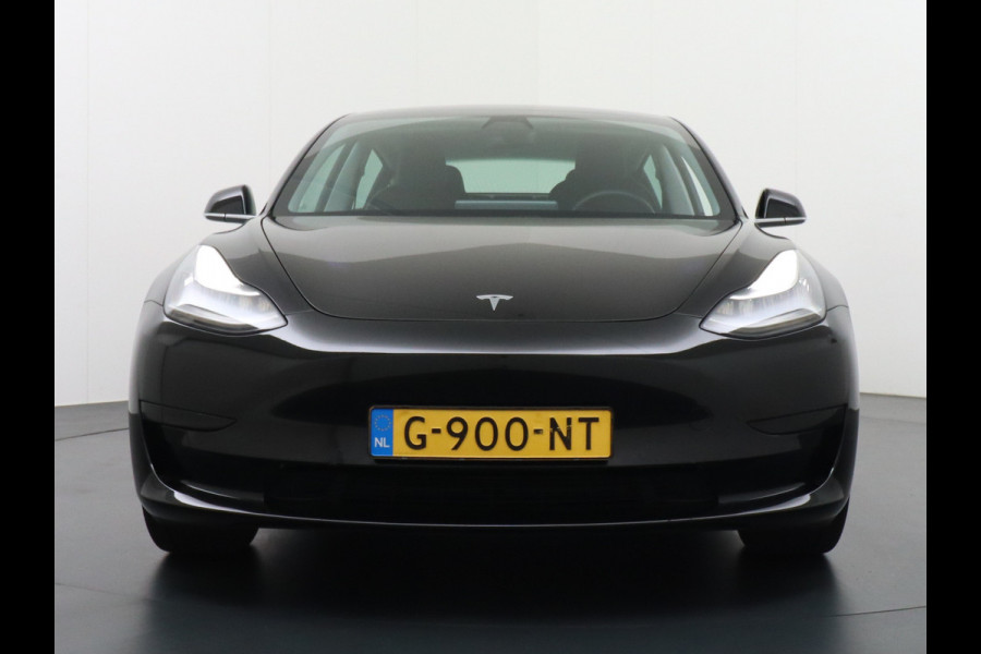 Tesla Model 3 SR+60kWh 325PK 18" AutoPilot 2.5 Leder PanoDak Adaptive Cruise Camera's Elektr.-Stuur+Stoelen+Spiegels+Geheugen+Easy-Entry+Verwa Ecc Navigatiesysteem LED-a+v Comfortstoelen ACC DAB Voorverwarmen interieur via App Keyless via Telefoonsleutel One-Pedal-Drive Orig. nlse auto tot 11kw laden thuis ! Garantie Accu en motor tot  05-11-2027 max 160.000km