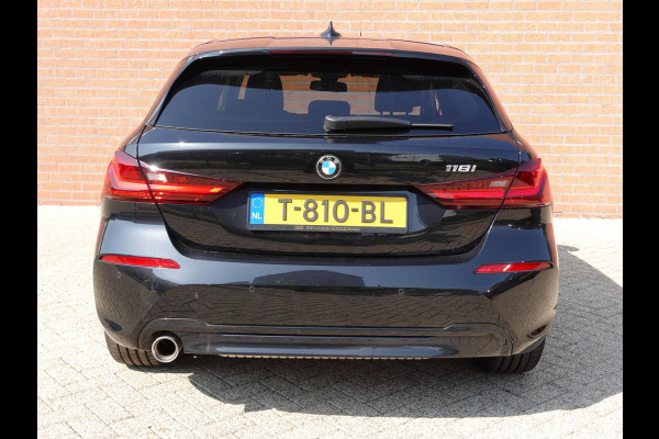 BMW 1-serie 118i Introduction Edition Automaat | Navigatie | Virtual Cockpit | Parkeersensoren | Ledverlichting | HiFi audio | Cruise Control | Climate Control | Getinte ramen