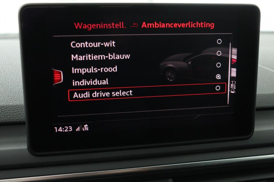 Audi A4 35 TFSI Sport S Line Black Edition | 1e eigenaar | Leder | Stoelverwarming | Trekhaak | Full LED | Sportstoelen | Navigatie | Climate control