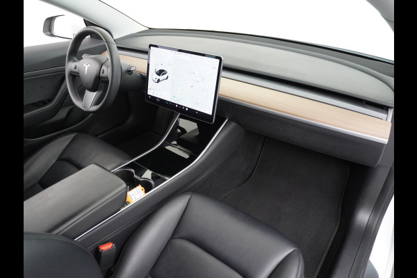 Tesla Model 3 SR+ 60kWh 325PK 18" AutoPilot Leder PanoDak Adaptive cruise Camera's Elektr.-Stuur+Stoelen+Spiegels+Geheugen+Easy-Entry+Verwarmd Navigatiesysteem full map LED-a+v Comfortstoelen ACC Dual-ECC DAB Voorverwarmen interieur via App Keyless via Telefoonsleutel One-Pedal-Drive Origineel Nederlandse auto Fase 3 laden! Garantie Accu tot 16-12-2027/Max 160.000km 1.584kg licht!