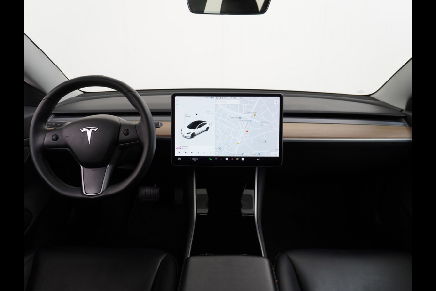 Tesla Model 3 SR+ 60kWh 325PK 18" AutoPilot Leder PanoDak Adaptive cruise Camera's Elektr.-Stuur+Stoelen+Spiegels+Geheugen+Easy-Entry+Verwarmd Navigatiesysteem full map LED-a+v Comfortstoelen ACC Dual-ECC DAB Voorverwarmen interieur via App Keyless via Telefoonsleutel One-Pedal-Drive Origineel Nederlandse auto Fase 3 laden! Garantie Accu tot 16-12-2027/Max 160.000km 1.584kg licht!