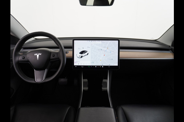 Tesla Model 3 SR+ 60kWh 325PK 18" AutoPilot Leder PanoDak Adaptive cruise Camera's Elektr.-Stuur+Stoelen+Spiegels+Geheugen+Easy-Entry+Verwarmd Navigatiesysteem full map LED-a+v Comfortstoelen ACC Dual-ECC DAB Voorverwarmen interieur via App Keyless via Telefoonsleutel One-Pedal-Drive Origineel Nederlandse auto Fase 3 laden! Garantie Accu tot 16-12-2027/Max 160.000km 1.584kg licht!