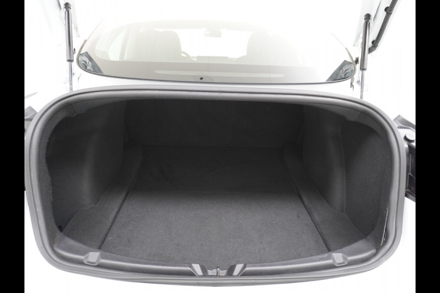 Tesla Model 3 SR+ 60kWh 325PK 18" AutoPilot Leder PanoDak Adaptive cruise Camera's Elektr.-Stuur+Stoelen+Spiegels+Geheugen+Easy-Entry+Verwarmd Navigatiesysteem full map LED-a+v Comfortstoelen ACC Dual-ECC DAB Voorverwarmen interieur via App Keyless via Telefoonsleutel One-Pedal-Drive Origineel Nederlandse auto Fase 3 laden! Garantie Accu tot 16-12-2027/Max 160.000km 1.584kg licht!