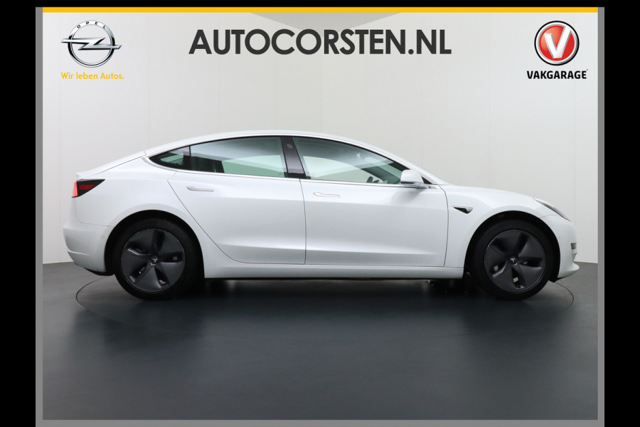 Tesla Model 3 SR+ 60kWh 325PK 18" AutoPilot Leder PanoDak Adaptive cruise Camera's Elektr.-Stuur+Stoelen+Spiegels+Geheugen+Easy-Entry+Verwarmd Navigatiesysteem full map LED-a+v Comfortstoelen ACC Dual-ECC DAB Voorverwarmen interieur via App Keyless via Telefoonsleutel One-Pedal-Drive Origineel Nederlandse auto Fase 3 laden! Garantie Accu tot 16-12-2027/Max 160.000km 1.584kg licht!