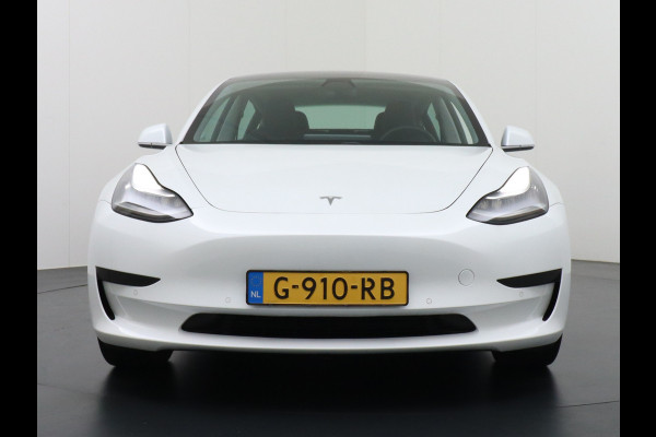 Tesla Model 3 SR+ 60kWh 325PK 18" AutoPilot Leder PanoDak Adaptive cruise Camera's Elektr.-Stuur+Stoelen+Spiegels+Geheugen+Easy-Entry+Verwarmd Navigatiesysteem full map LED-a+v Comfortstoelen ACC Dual-ECC DAB Voorverwarmen interieur via App Keyless via Telefoonsleutel One-Pedal-Drive Origineel Nederlandse auto Fase 3 laden! Garantie Accu tot 16-12-2027/Max 160.000km 1.584kg licht!