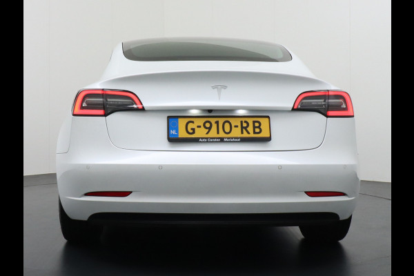 Tesla Model 3 SR+ 60kWh 325PK 18" AutoPilot Leder PanoDak Adaptive cruise Camera's Elektr.-Stuur+Stoelen+Spiegels+Geheugen+Easy-Entry+Verwarmd Navigatiesysteem full map LED-a+v Comfortstoelen ACC Dual-ECC DAB Voorverwarmen interieur via App Keyless via Telefoonsleutel One-Pedal-Drive Origineel Nederlandse auto Fase 3 laden! Garantie Accu tot 16-12-2027/Max 160.000km 1.584kg licht!