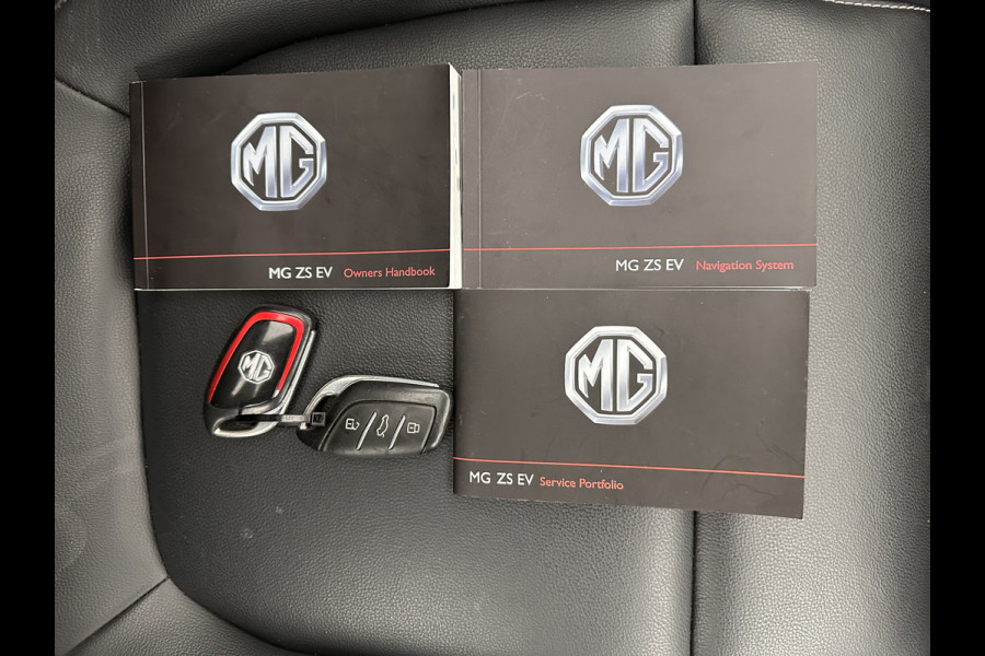 MG ZS EV Luxury 45 kWh (INCL-BTW) *PANO | FULL-LEATHER | CCS-FASTLOADER | KEYLESS | NAVI-FULLMAP | ADAPTIVE-CRUISE | CAMERA | CARPLAY | HEATED-SEATS | DAB | LANE-ASSIST | SPORT-SEATS | 17"ALU*