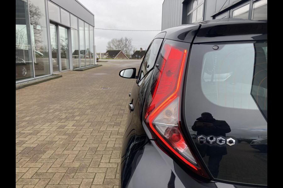 Toyota Aygo 1.0 VVT-i X-Play 5-drs. CAMERA/CARPLAY/AIRCO/LIMITER