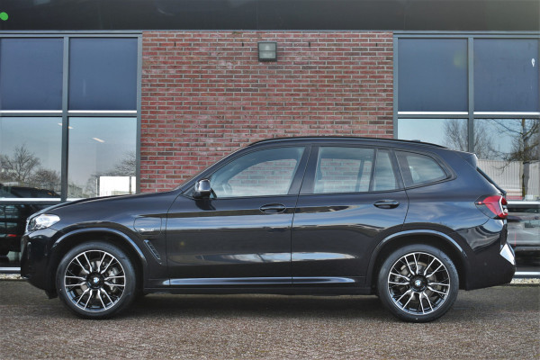 BMW X3 xDrive30e M-Sport Pano Trekh El-zetel Camera 20inch Gesture