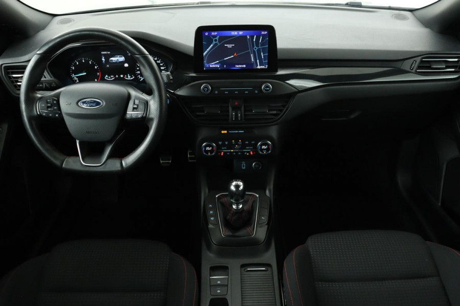 Ford Focus 1.5 EcoBoost ST Line | 1e eigenaar | Stoel & stuurverwarming | Trekhaak | Carplay | Navigatie | Climate control | PDC | Keyless