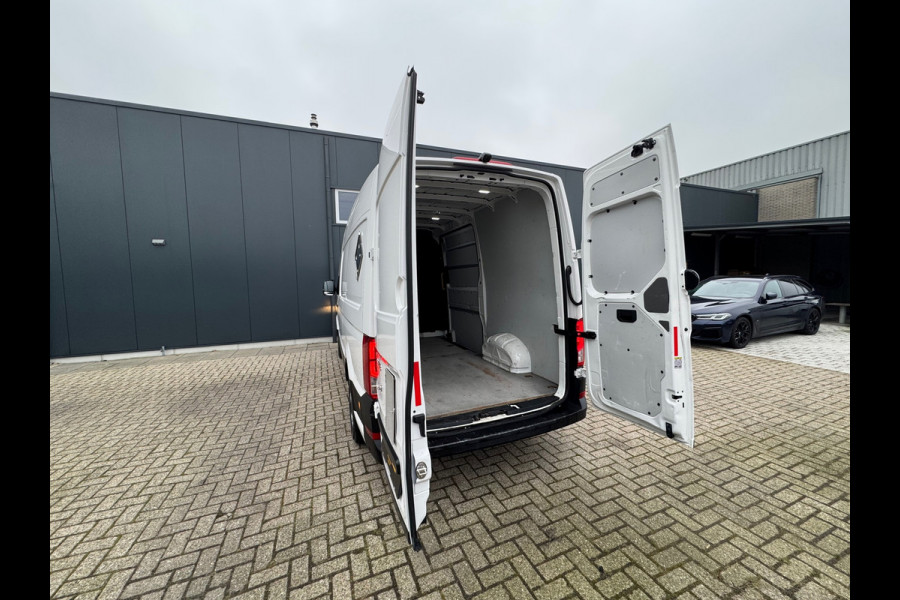 Volkswagen Crafter 35 2.0 TDI L3H3 * Airco * Camera * AppleCarPlay *