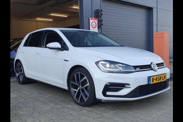 Volkswagen Golf 1.5 TSI Highline Business R-Line - CARPLAY / ALCANTARA / FLIPPERS / P.SENSOREN V+A / STOELVERW. / DAB+ / FULL LED!