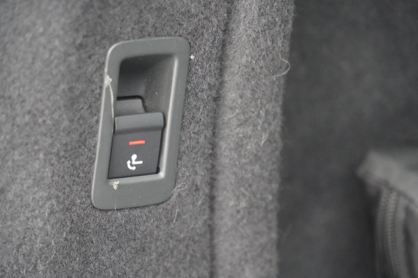 Audi A4 Avant 2.0 TFSI ultra Sport Pro Line / 93dkm NAP / Sportstoelen / Leder / Trekhaak / Panodak / Cruise / Elek. Klep