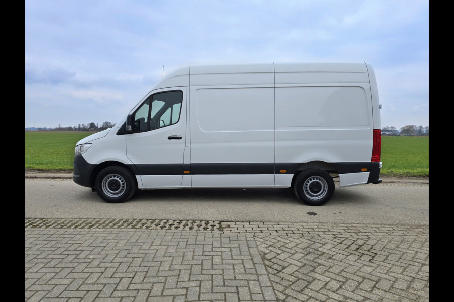 Mercedes-Benz Sprinter 317 CDI L2 H2 RWD - AUTOMAAT - 170 Pk - Euro 6 - MBUX - ParkeerCamera - StoelVerwarming