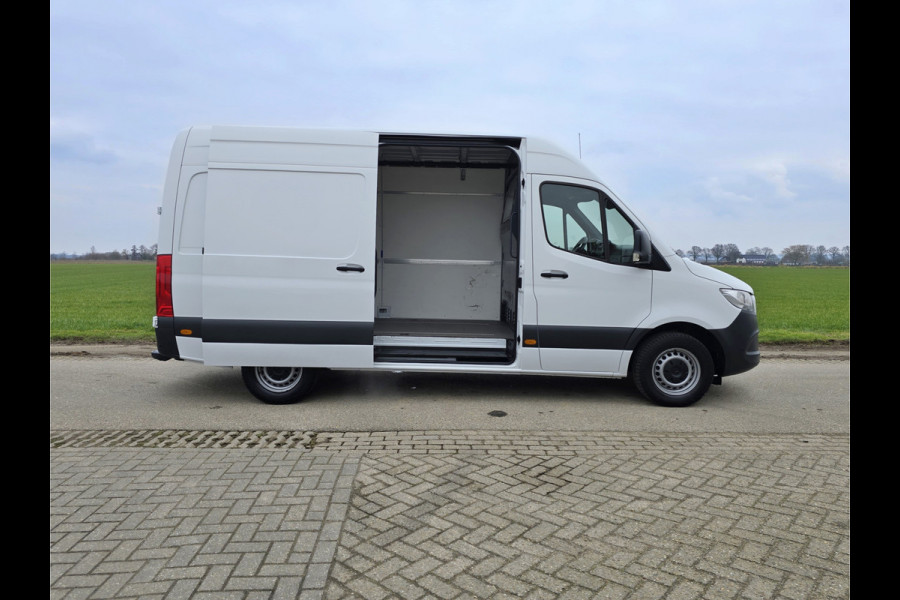 Mercedes-Benz Sprinter 317 CDI L2 H2 RWD - AUTOMAAT - 170 Pk - Euro 6 - MBUX - ParkeerCamera - StoelVerwarming