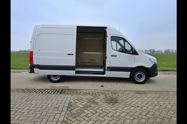 Mercedes-Benz Sprinter 317 1.9 CDI L2 H2 RWD - AUTOMAAT - 170 Pk - Euro 6 - MBUX - ParkeerCamera - StoelVerwarming