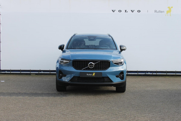 Volvo XC40 B4 211PK Automaat Plus Dark Verwarmbare voorstoelen, Verwarmbaar Stuurwiel, Rondom zichtcamera(360graden), google infotainment.