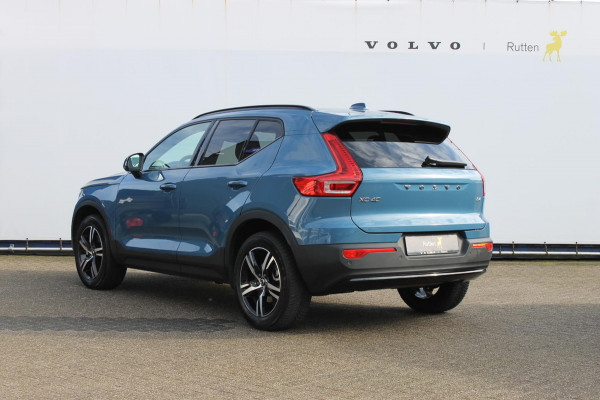 Volvo XC40 B4 211PK Automaat Plus Dark Verwarmbare voorstoelen, Verwarmbaar Stuurwiel, Rondom zichtcamera(360graden), google infotainment.