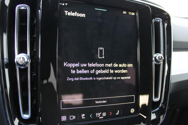 Volvo XC40 B4 211PK Automaat Plus Dark Verwarmbare voorstoelen, Verwarmbaar Stuurwiel, Rondom zichtcamera(360graden), google infotainment.