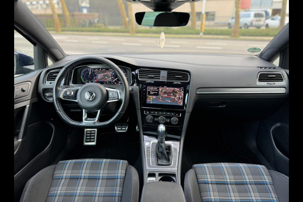 Volkswagen Golf 1.4 TSI GTE Adaptive cruise Pano Digital dash Stoel vw Lane assist Trekhaak Voloptie