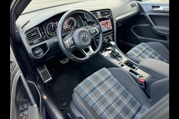 Volkswagen Golf 1.4 TSI GTE Adaptive cruise Pano Digital dash Stoel vw Lane assist Trekhaak Voloptie