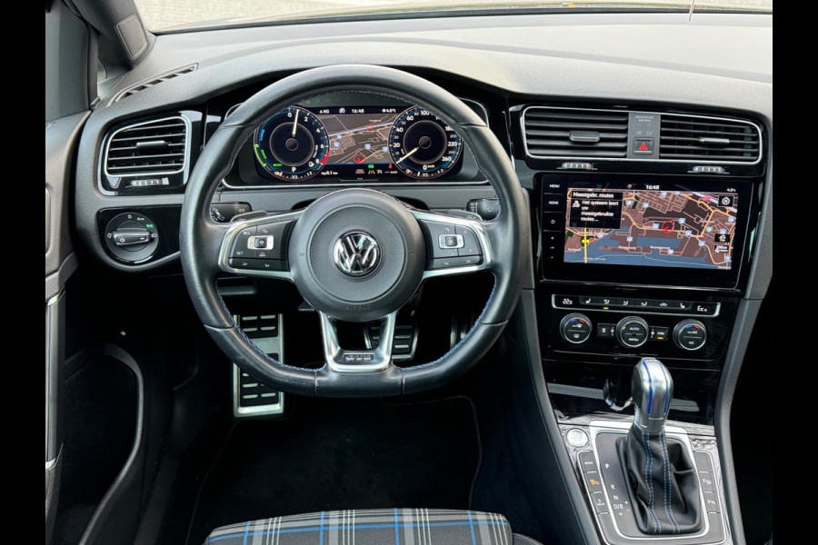 Volkswagen Golf 1.4 TSI GTE Adaptive cruise Pano Digital dash Stoel vw Lane assist Trekhaak Voloptie