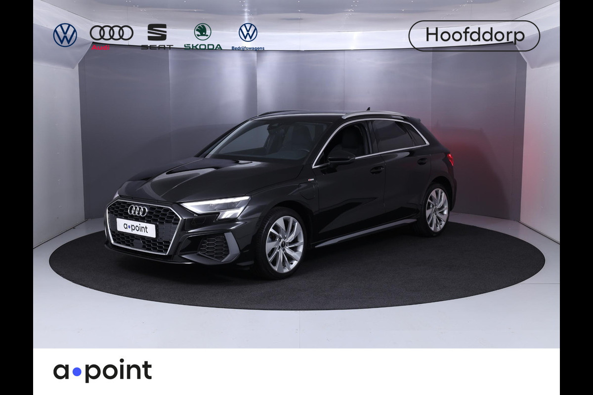 Audi A3 Sportback 40 TFSI e S-line 204pk | Plug in Hybrid | Navigatie | Trekhaak (afneembaar) | 18 inch Lichtmetalen velgen | Parkeersensoren (Park assist) | Stoelverwarming | Verlengde garantie |