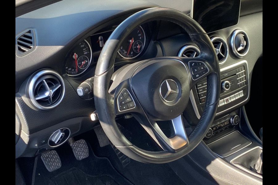 Mercedes-Benz A-Klasse 160 Ambition - Navigatie I Airco I Sport interieur I PDC/Achteruitrij Camera I 77.000 KM Dealer onderhouden