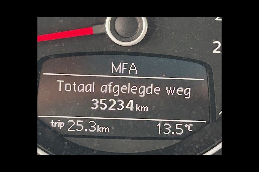 Volkswagen up! 1.0 BMT high up! AIRCO I PDC I STOELVERWARMING I 2 SLEUTELS I HIGH UP