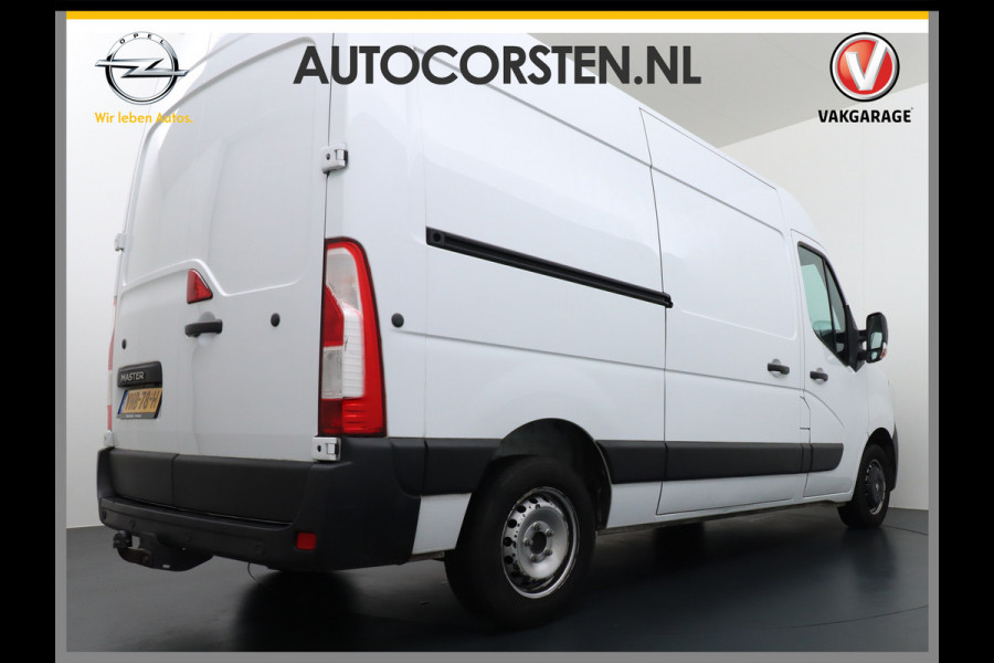 Renault Master T35 2.3dCi 135 L2H2 Nieuw model 3 Persoons Trekhaak Navi Camera Airco Pdc Cruise Control Bluetooth DAB Led Regensensor Betonplex Vloer Lat om Lat Betimmering 1e Eigenaar 2.500kg Trekgewicht Euro 6