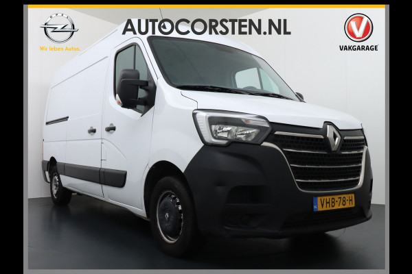 Renault Master T35 2.3dCi 135 L2H2 Nieuw model 3 Persoons Trekhaak Navi Camera Airco Pdc Cruise Control Bluetooth DAB Led Regensensor Betonplex Vloer Lat om Lat Betimmering 1e Eigenaar 2.500kg Trekgewicht Euro 6