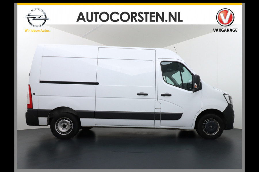 Renault Master T35 2.3dCi 135 L2H2 Nieuw model 3 Persoons Trekhaak Navi Camera Airco Pdc Cruise Control Bluetooth DAB Led Regensensor Betonplex Vloer Lat om Lat Betimmering 1e Eigenaar 2.500kg Trekgewicht Euro 6