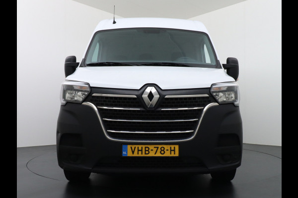 Renault Master T35 2.3dCi 135 L2H2 Nieuw model 3 Persoons Trekhaak Navi Camera Airco Pdc Cruise Control Bluetooth DAB Led Regensensor Betonplex Vloer Lat om Lat Betimmering 1e Eigenaar 2.500kg Trekgewicht Euro 6