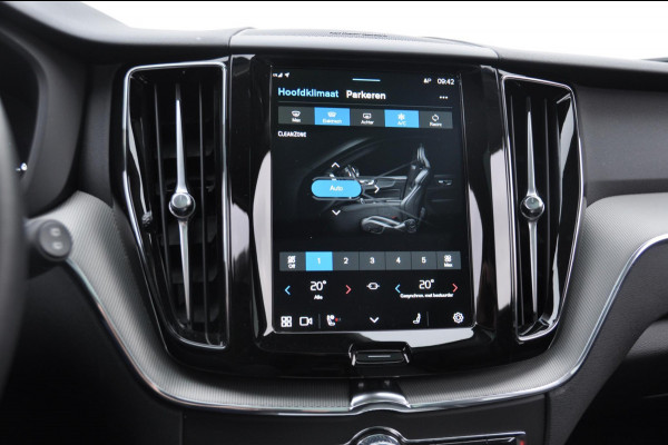 Volvo XC60 T6 350PK Automaat Plug-in hybrid AWD Plus Dark Long range / Adaptieve cruise control / Panoramadak / Apple carplay / Parkeersensoren met 360 camera / Elektrische achterklep / Elektrische stoelen met geheugen / Stoel en stuurwielverwarming