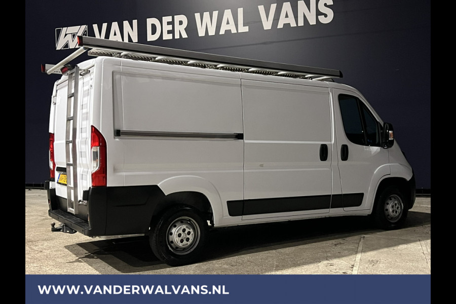 Peugeot Boxer 2.2 BlueHDi 141pk L2H1 Euro6 Airco | Navigatie | Camera | Cruisecontrol | imperiaal, 2500kg trekhaak, parkeersensoren, bijrijdersbank, trap